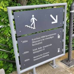 .... das ist 400 m weit weg (wohl auf dem Parkplatz am Münster 🤷‍♀️)