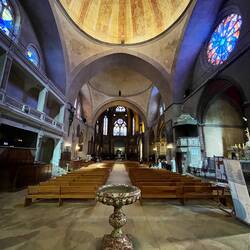 Cahors and the non-circular dome