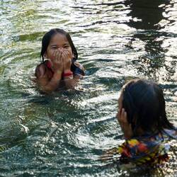 Kinder am Plantschen