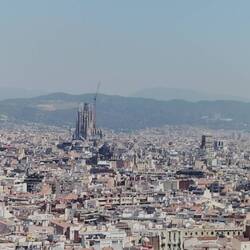 Wenn man genau hinschauen, sieht man die Sagrada Familia