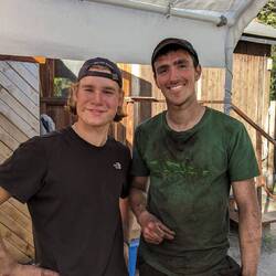 L: Fynn, R: Ich nach dem bäume fällen