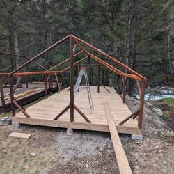 Zelt Deck und Rahmen aufgebaut