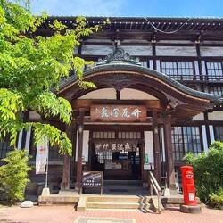 Takegawara onsen is the oldest one in town, and it is quite lovely