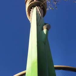 Und immer wieder stehen komische Kunstwerke wo rum