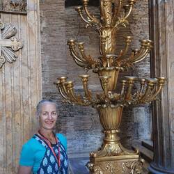 Impressive candle holder