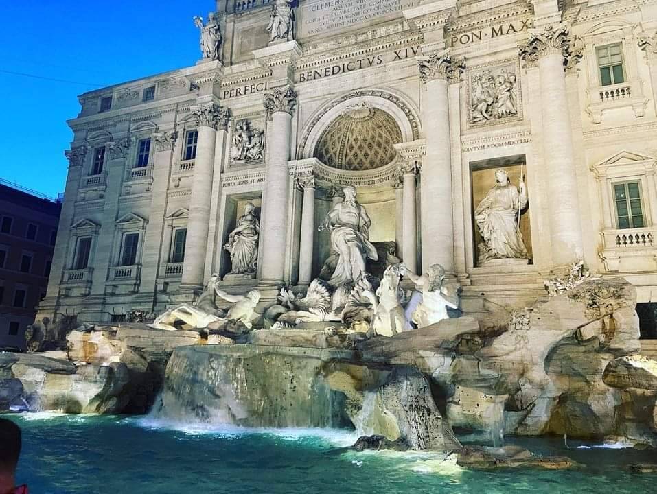 The fountain has four large statues symbolise four large rivers Nile Ganges Danube n Rio de la Plata