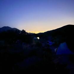 Das ist kein Sonnenuntergang, sondern die Lichtverschmutzung durch die Stadt San Bernardino