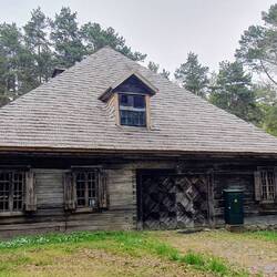 Kleines Bauernhaus aus einer ganz anderen Gegend