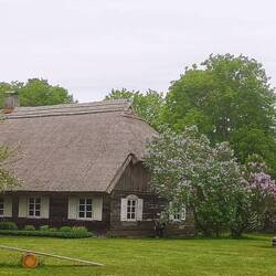 Bauernhof mit mehreren Gebäuden