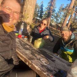 Abendessen bei Sonnenuntergang mit Sarah und Damian