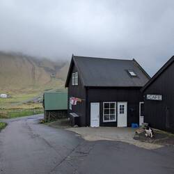 Kleines Cafe in Gasadalur