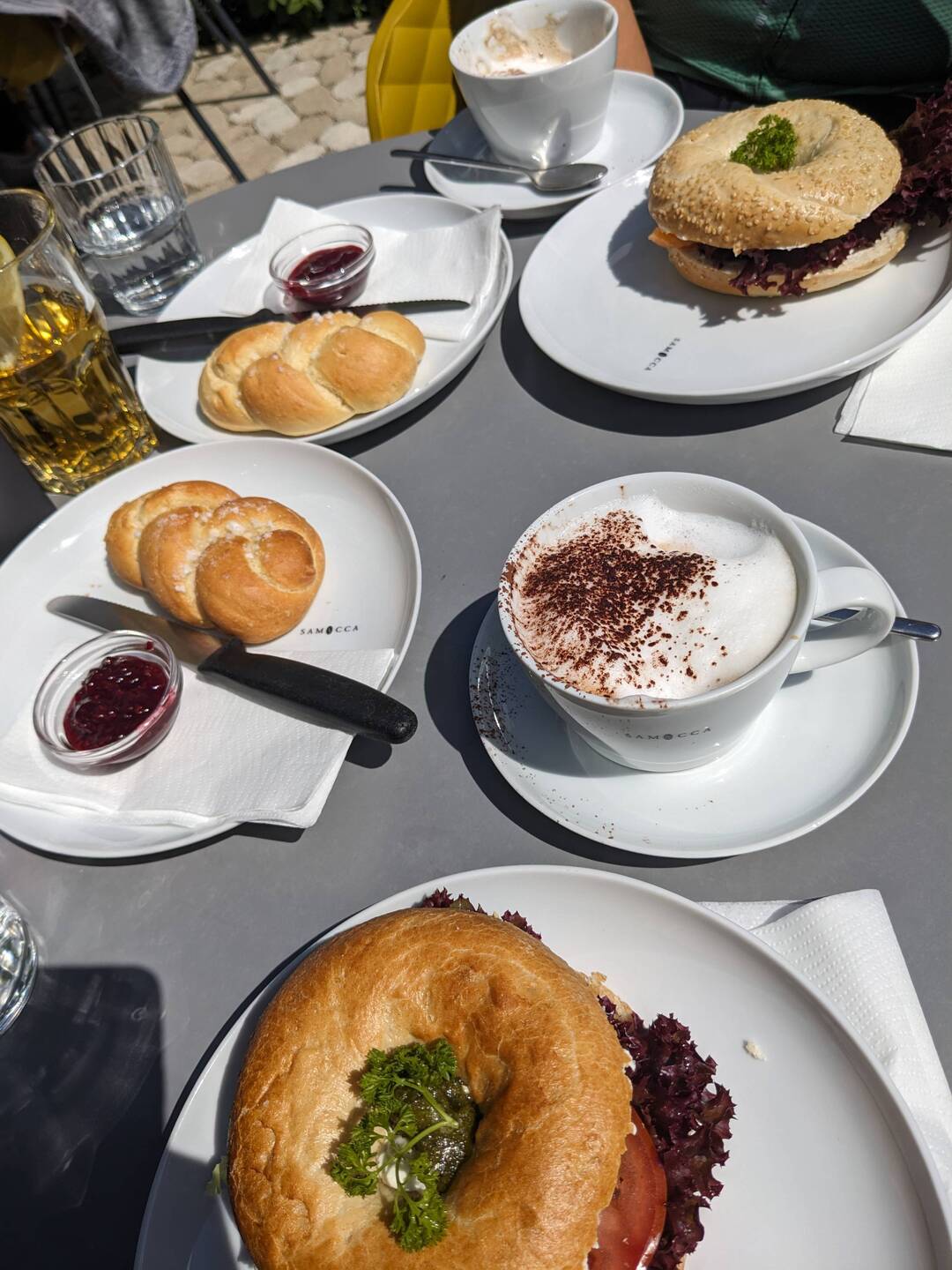 Stärkung zu Beginn des Trainingslagers im Samocca. Super Café für Menschen mit Einschränkungen 💪🏼