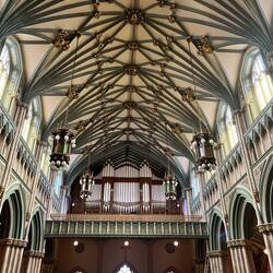 The organ is almost eclipsed by the brilliant roof and colour scheme