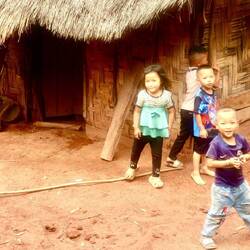 Die Kids winken meistens und sind freundlich.