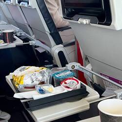 Bei Türkisch Airline gibt es sogar kostenlos Essen und Trinken