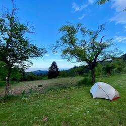 mein heutiger Zeltplatz - Im Hintergrund könnt ihr das Meer sehen. 😍
