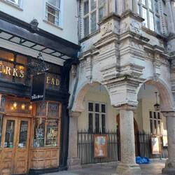 Die Guildhall und das politisch unkorrekte Pub