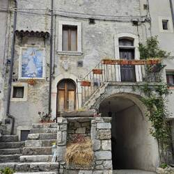 Opi / Haus mit Madonna