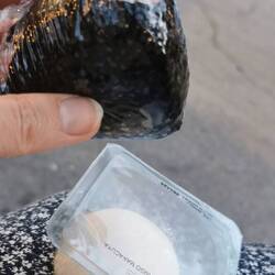 Für mich gibt es zur Abwechslung mal japanisches Abendessen :Onigiri Salmon und Mochi Maracuja 😋