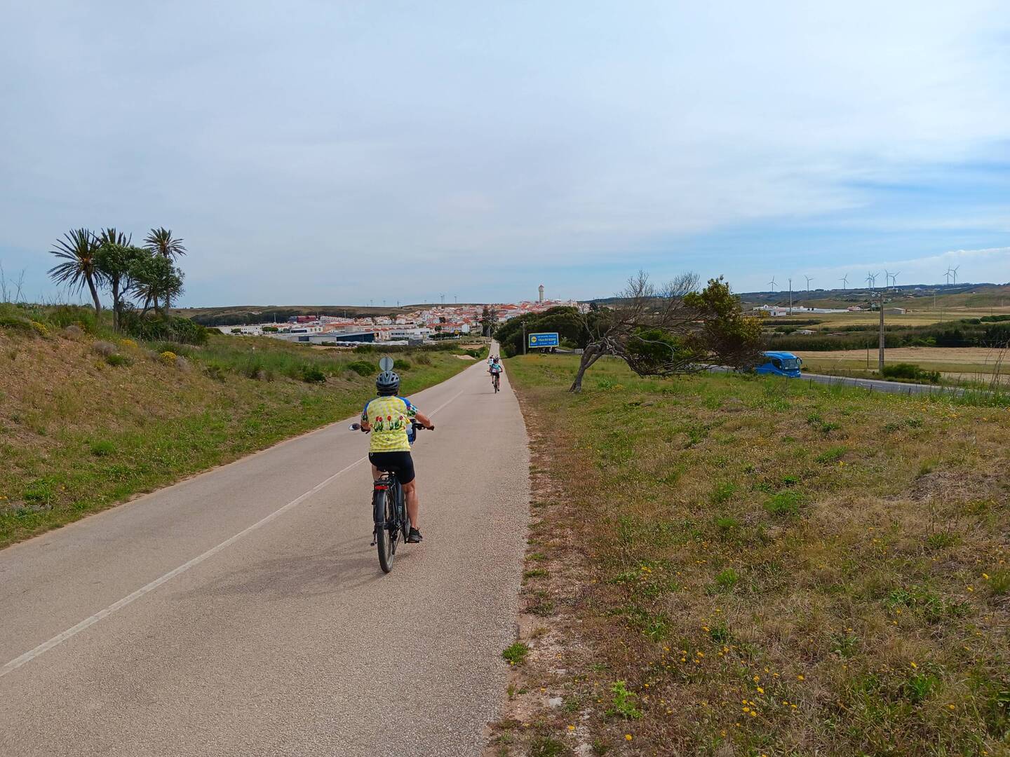 Cruising down the road towards Vila da Bispo