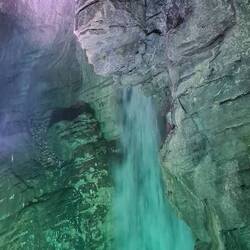 Wasserfall in der Grotte