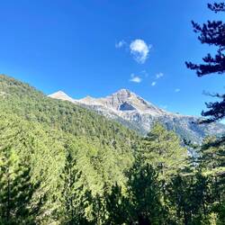 Rückblick auf Profitis Ilias, den mit 2'407 höchsten Berg der Peloponnes.