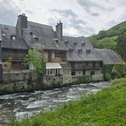 Many pleasant waterside properties in the town