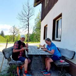 Kaffee und Kuchen an der Forstdiensthütte!