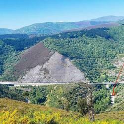 The red arrow is pointing to door #1 (The normal Camino)