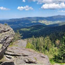Es gibt zwei Varianten durch das Felsengebiet....