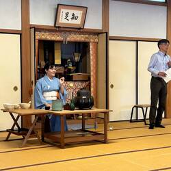 Tea master with Inage translating.