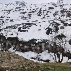 Arlbergpass schneebedeckt. Wääh!