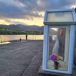 Zwei Heilige Jungfrauen am Meer