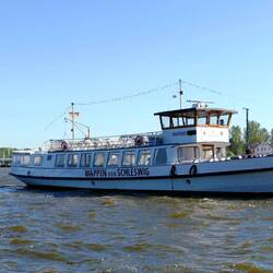Unser Schiff vor dem Wikingturm