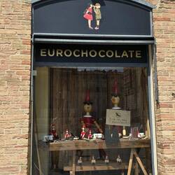 hier gibt's die Baci (Küsschen)