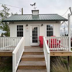 Oriental has some nice facilities for visiting boaters. This is the Boat house boaters lounge.