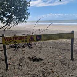 Ja, leider auch hier wird abgeraten zu schwimmen, Schnappi könnte irgend wo lauern