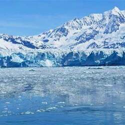 Unfortunately, the weather was mostly misty on arrival. A photo showing the glacier on a clear day.