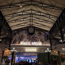 Unser Casino Eingang - bis zu unserem Zimmer haben wir von hier 7 Minuten gebraucht!