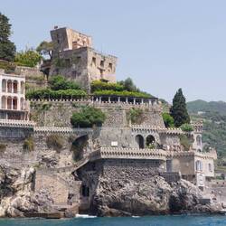 Battlement structures