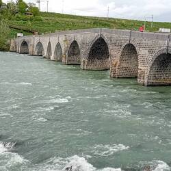 The Murat bridge in Muş (XIIIth century Seljuk), is also a place for nice outings and weddings
