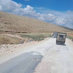 Wassermassen des momentan ausgetrockneten Flusses haben ordentlich gewütet