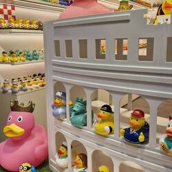 Laden in Pula mit ausschliesslich Gummienten. Es gibt nichts, das es nicht gibt.