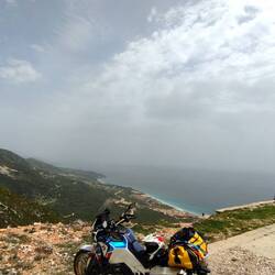 Am Llogarapass beim großen Bunker