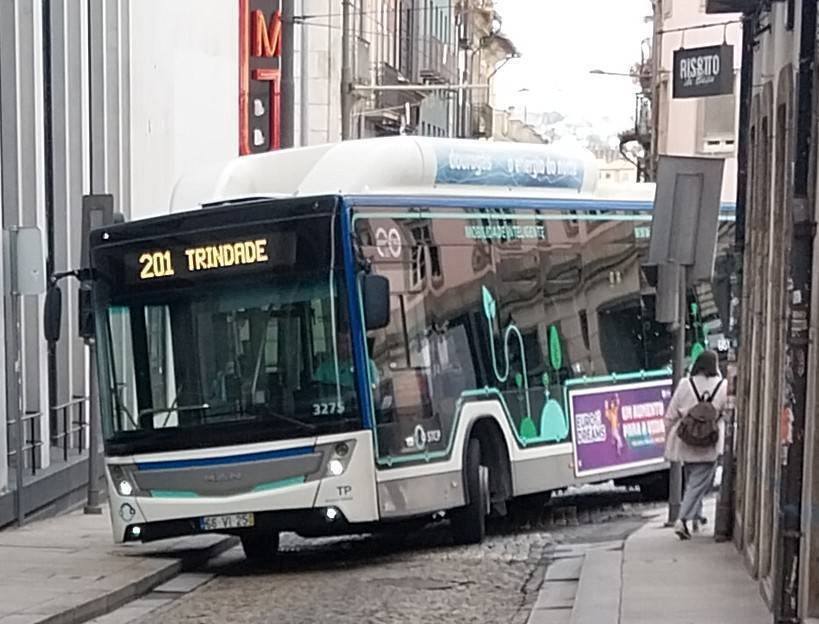 Buses took this corner pretty slowly: pedestrians were fair game!