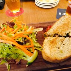 Sandwich mit Salat beim Spanier in Montreal