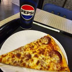 Pizza Snack im Untergrund Montreal