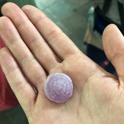 Mit Schnaps gefülltes Bonbon