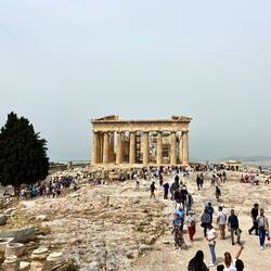 Der Parthenon wurde als Tempel gebaut und war der Göttin Athene, der Schutzherrin Athens, gewidmet.