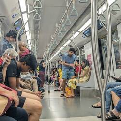 In der MRT (Metro)